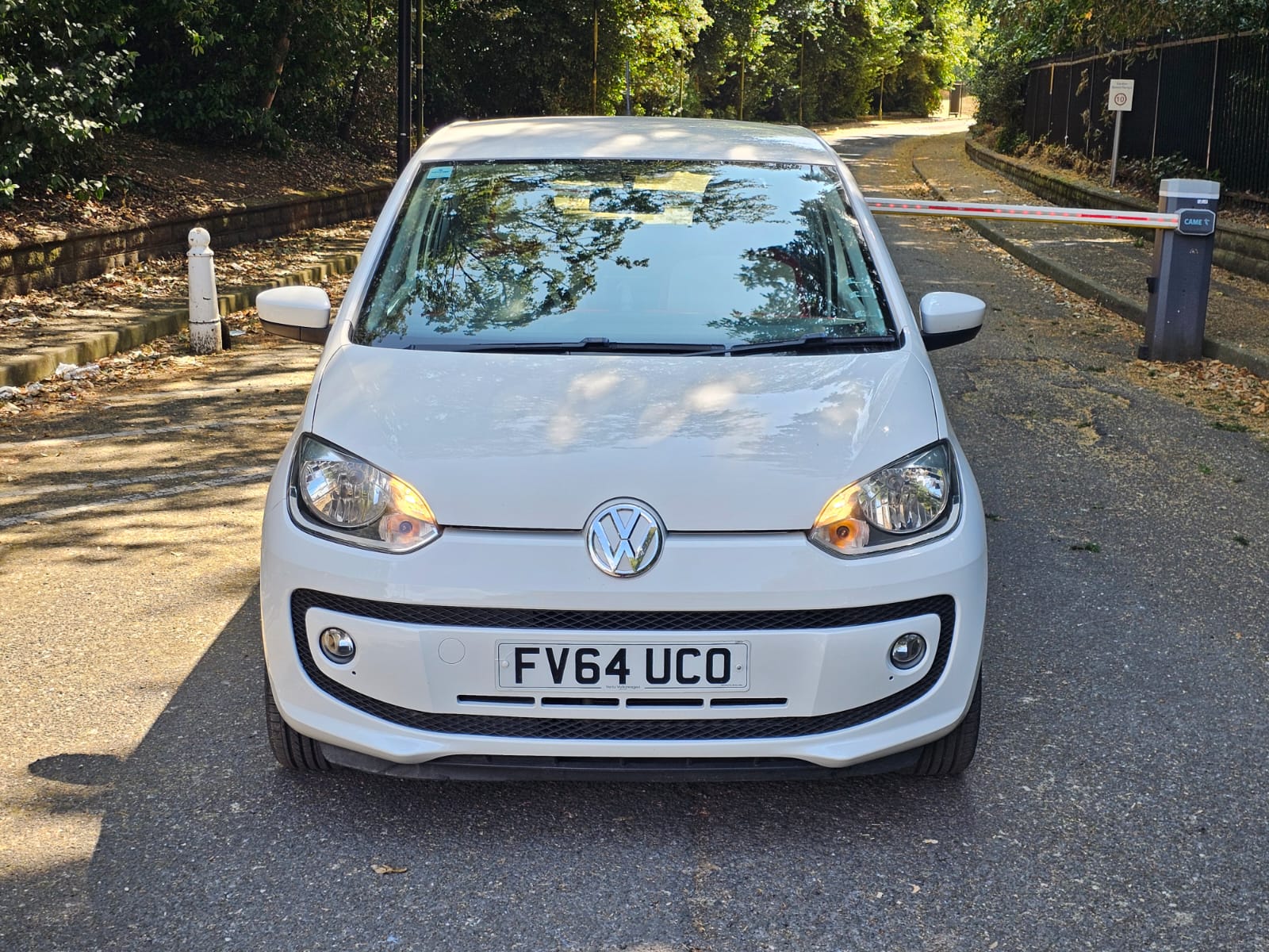 Volkswagen up! 2014