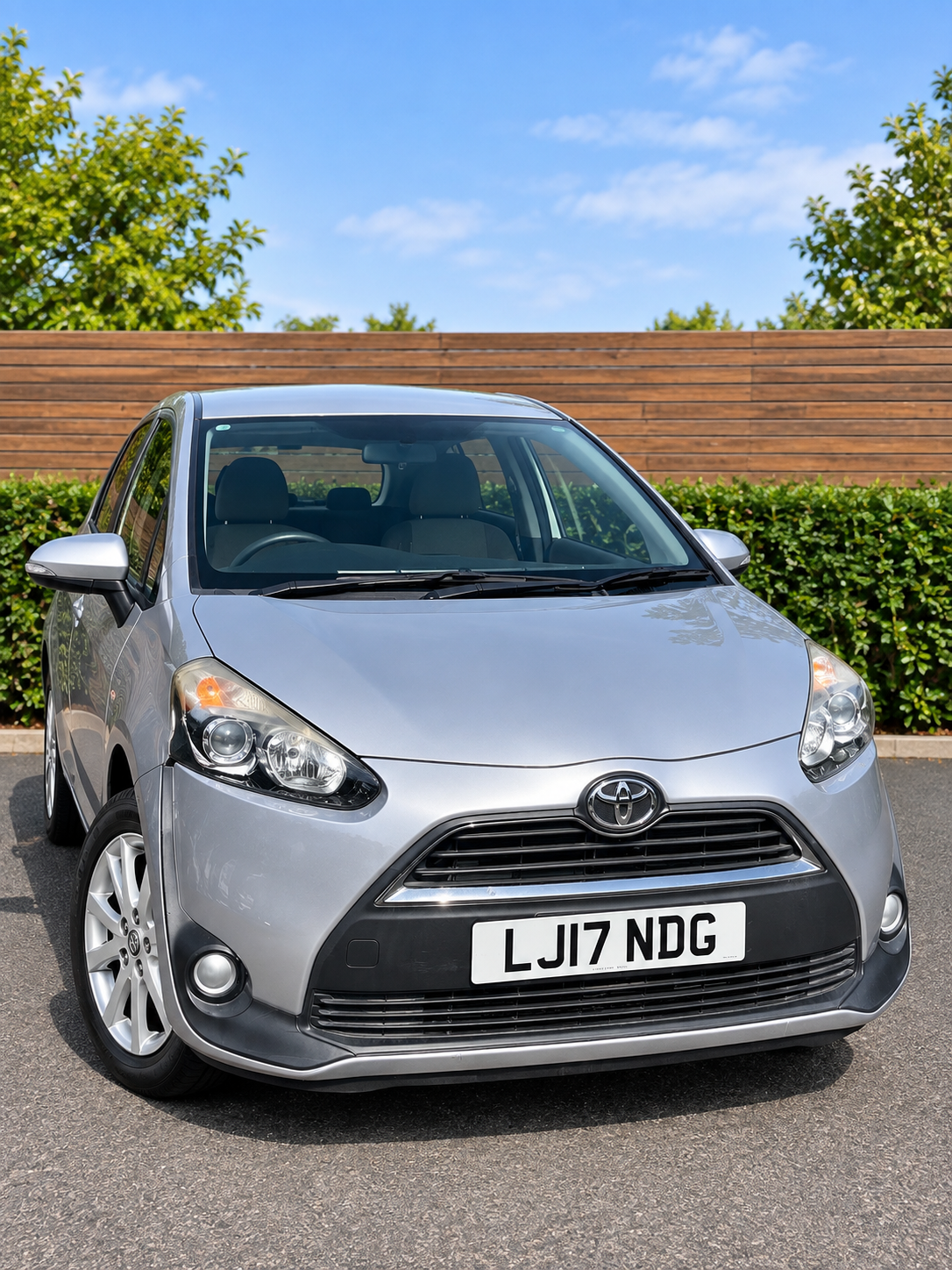 Toyota Sienta  2017